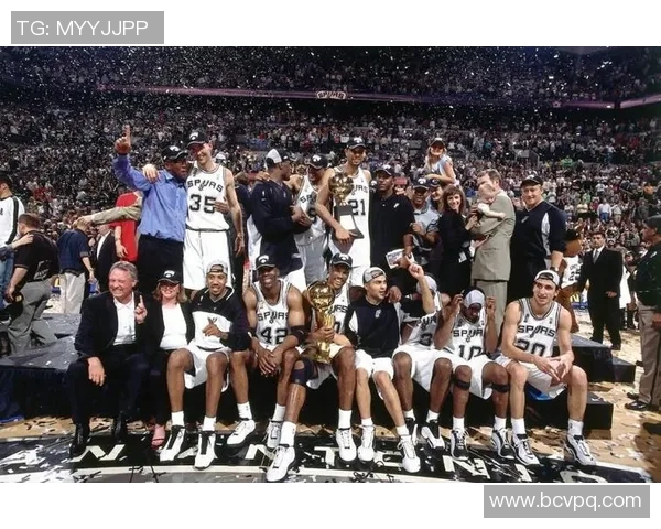 火箭主场击败马刺，双塔组合再次彪悍发挥